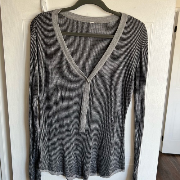 Lululemon top - Picture 1 of 3